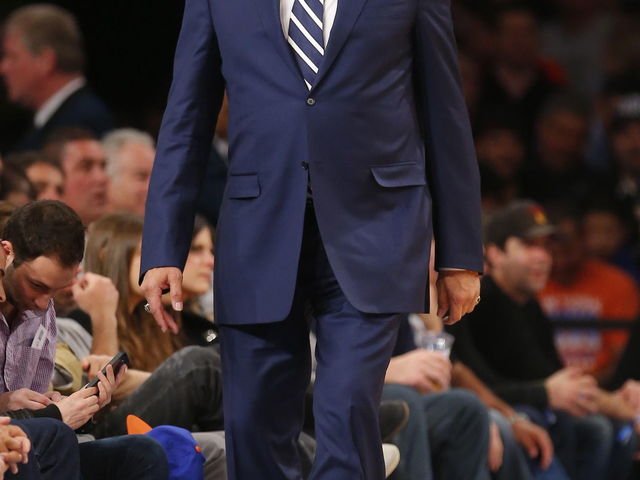 Phil Jackson rips 'individualized' basketball, says LeBron 'might travel every other time he catches the ball'