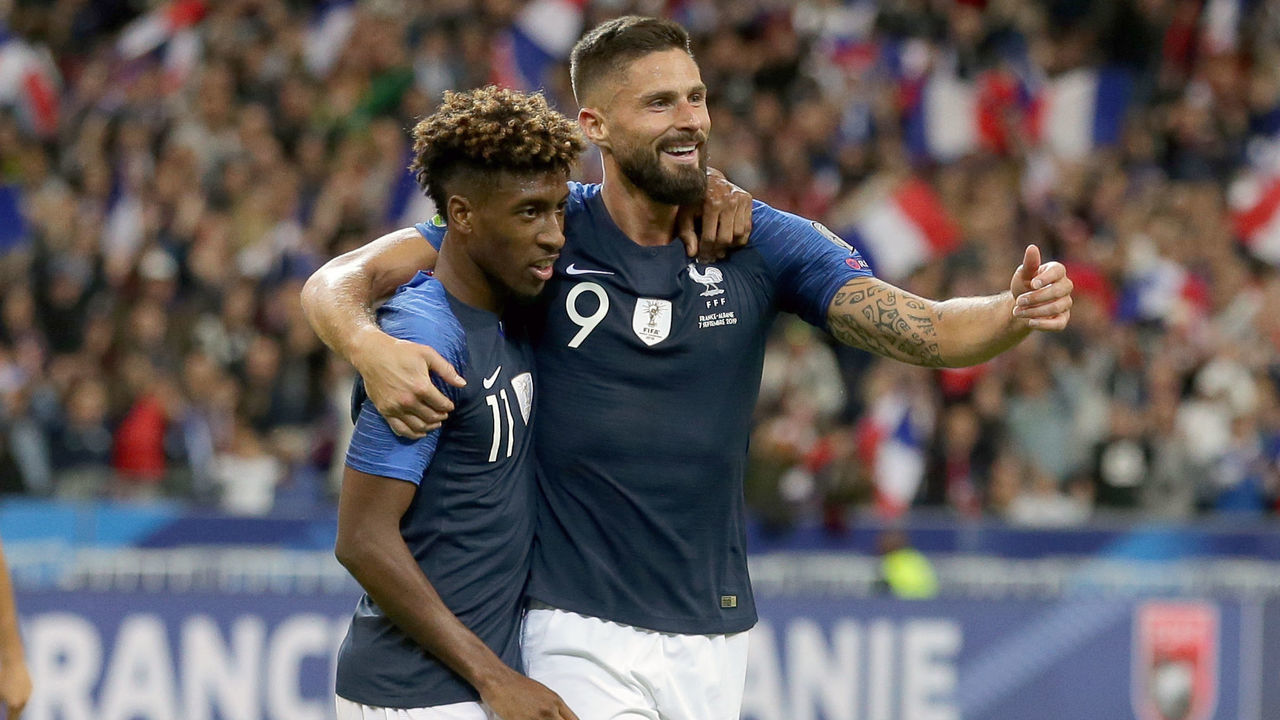 PARIS, FRANCE - SEPTEMBER 07: Kingsley Coman of France and Olivier Giroud of France celebrates after scoring his team's third goal with team mates during the UEFA Euro 2020 qualifier match between France and Albania at Stade de France on September 07, 2019 in Paris, France.