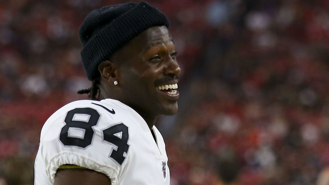 GLENDALE, AZ - AUGUST 15: Oakland Raiders wide receiver Antonio Brown (84) during a NFL preseason game between the Oakland Raiders and the Arizona Cardinals on August 15, 2019 at State Farm Stadium, in Glendale, Az.