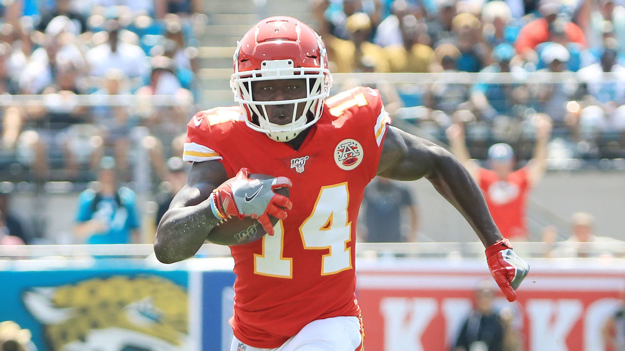JACKSONVILLE, FLORIDA - SEPTEMBER 08: Wide receiver Sammy Watkins #14 of the Kansas City Chiefs runs a pass reception in for a touchdown in the first quarter of the game against the Jacksonville Jaguars at TIAA Bank Field on September 08, 2019 in Jacksonville, Florida.