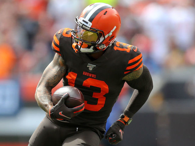 Cleveland Browns Odell Beckham Jr. runs past Tennessee Titans