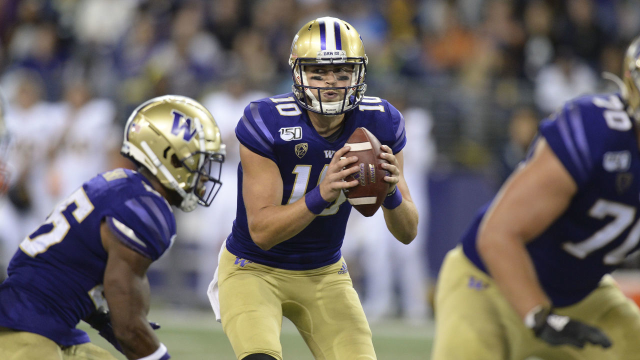 SEATTLE, WA - SEPTEMBER 07: Washington Huskies quarterback Jacob Eason (10) takes the shotgun snap from center during the Cal Bears game versus the Washington Huskies on September 7, 2019, at Husky Stadium in Seattle, WA.