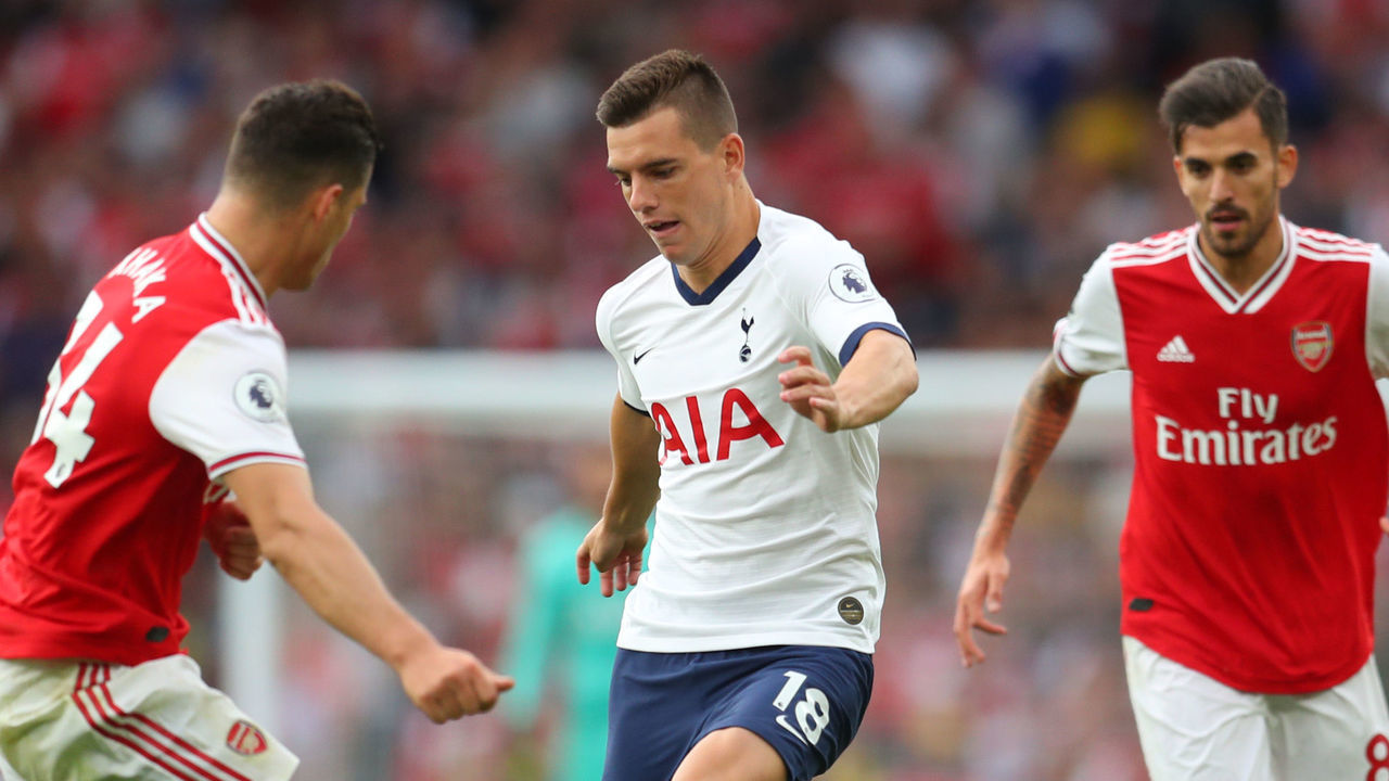 LONDON, ENGLAND - SEPTEMBER 01: Giovani Lo Celso of Tottenham Hotspur is challenged by Granit Xhaka of Arsenal during the Premier League match between Arsenal FC and Tottenham Hotspur at Emirates Stadium on September 01, 2019 in London, United Kingdom.