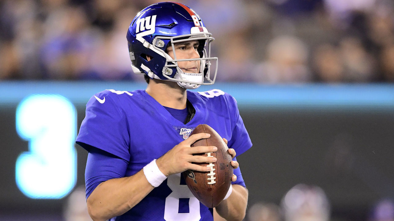 EAST RUTHERFORD, NEW JERSEY - AUGUST 16: Daniel Jones #8 of the New York Giants looks to pass against the Chicago Bears during a preseason game at MetLife Stadium on August 16, 2019 in East Rutherford, New Jersey.