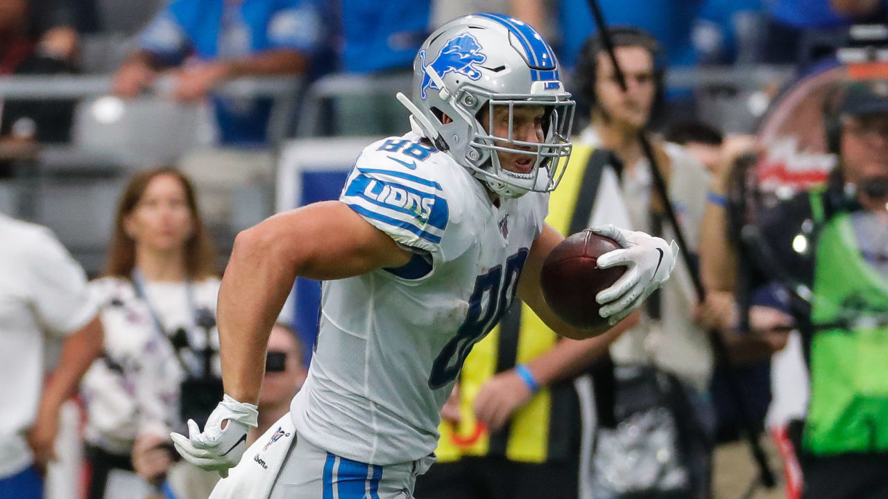 GLENDALE, AZ - SEPTEMBER 08: Detroit Lions tight end T.J. Hockenson (88) runs the ball during the NFL football game between the Detroit Lions and the Arizona Cardinals on September 8, 2019 at State Farm Stadium in Glendale, Arizona.
