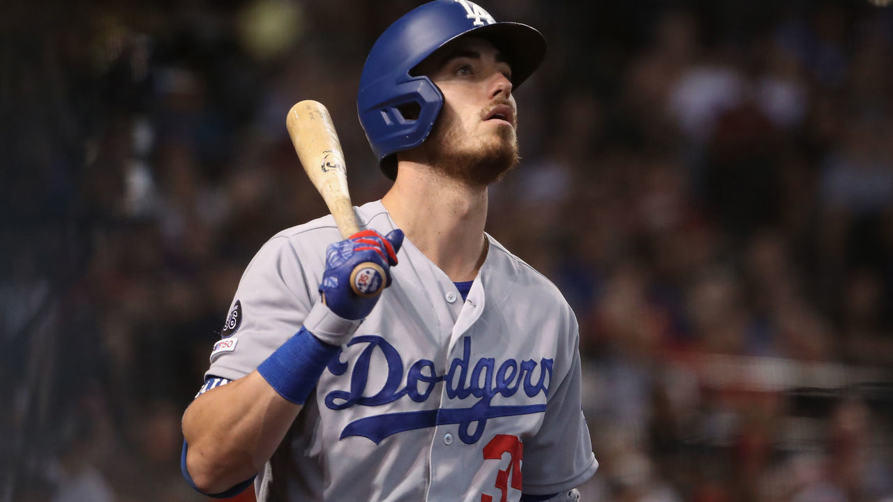 PHOENIX, ARIZONA - SEPTEMBER 01: Cody Bellinger #35 of the Los Angeles Dodgers warms up on deck during the third inning of the MLB game against the Arizona Diamondbacks at Chase Field on September 01, 2019 in Phoenix, Arizona.