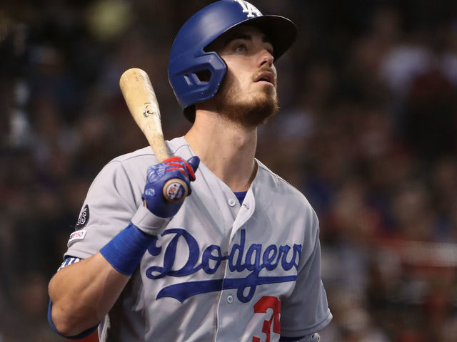 Freddie Freeman of the Los Angeles Dodgers warms up on deck during News  Photo - Getty Images