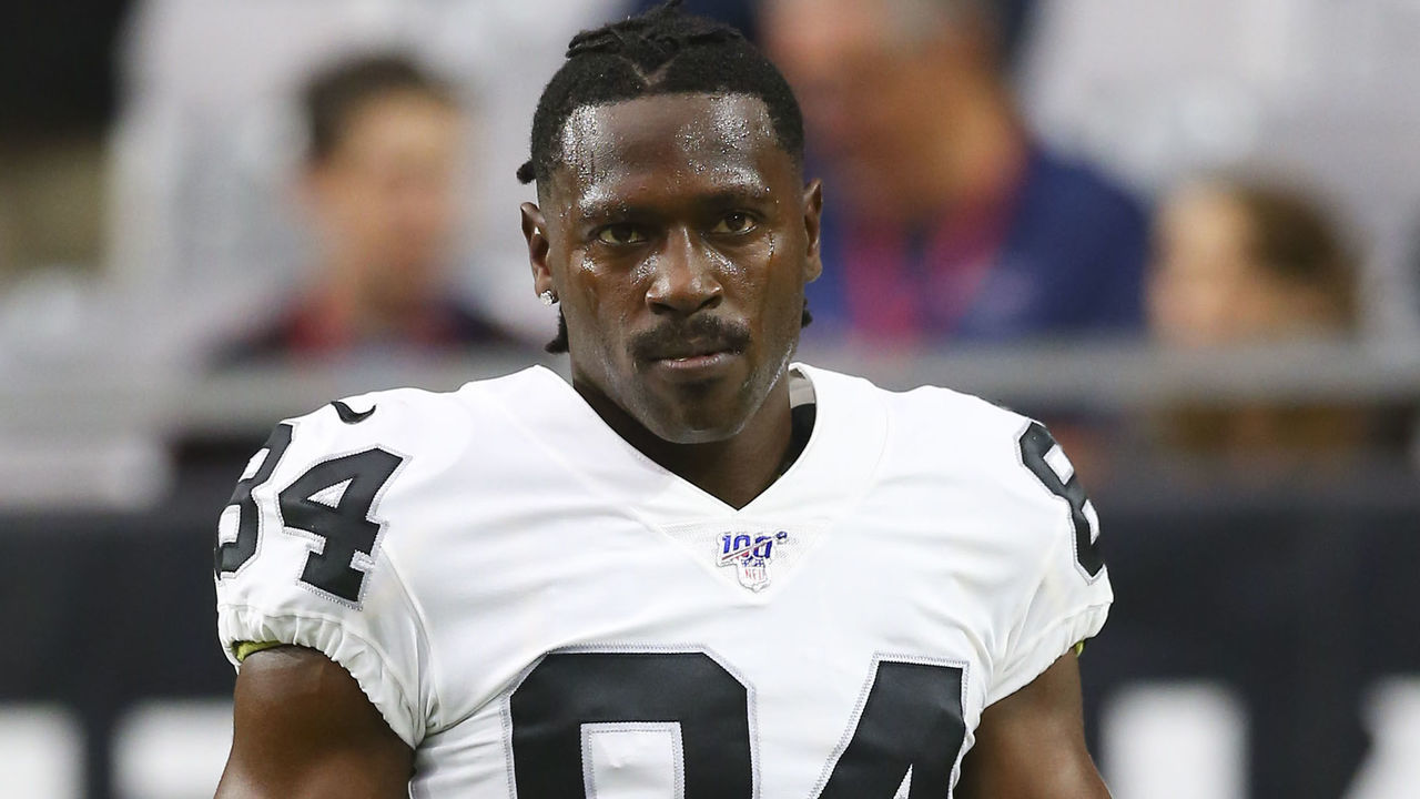 GLENDALE, AZ - AUGUST 15: Oakland Raiders wide receiver Antonio Brown (84) warms up before a NFL preseason game between the Oakland Raiders and the Arizona Cardinals on August 15, 2019 at State Farm Stadium, in Glendale, Az.