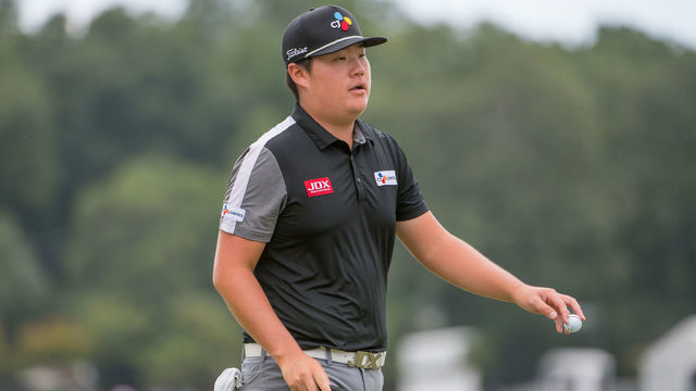 ATLANTA, GA - AUGUST 24: Sungjae Im on the eighth green during round three of the TOUR Championship on August 24, 2019 at East Lake Golf Club in Atlanta, GA.