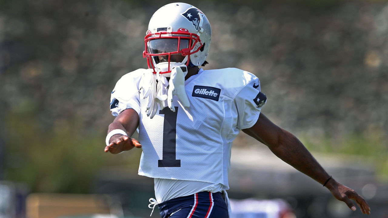 FOXBOROUGH, MA - SEPTEMBER 11: Newly-signed New England Patriots wide receiver Antonio Brown, wearing the number 1, makes his debut at New England Patriots practice at Gillette Stadium in Foxborough, MA on Sep. 11, 2019.