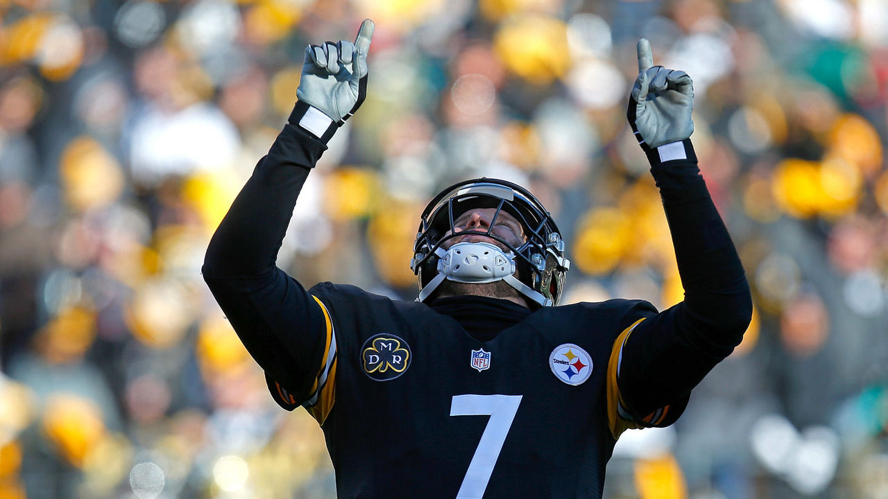 Pittsburgh Steelers quarterback Ben Roethlisberger (7) walks off the field  holding the jersey of linebacker Ryan Shazier after beating the Baltimore  Ravens 39-38 to clinch the AFC North Championship in an NFL