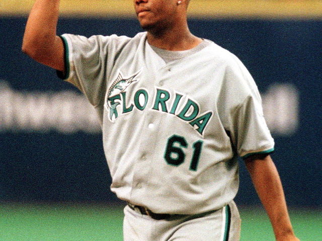 Livan Hernandez officially retires, ending compelling 17-year career -  Sports Illustrated