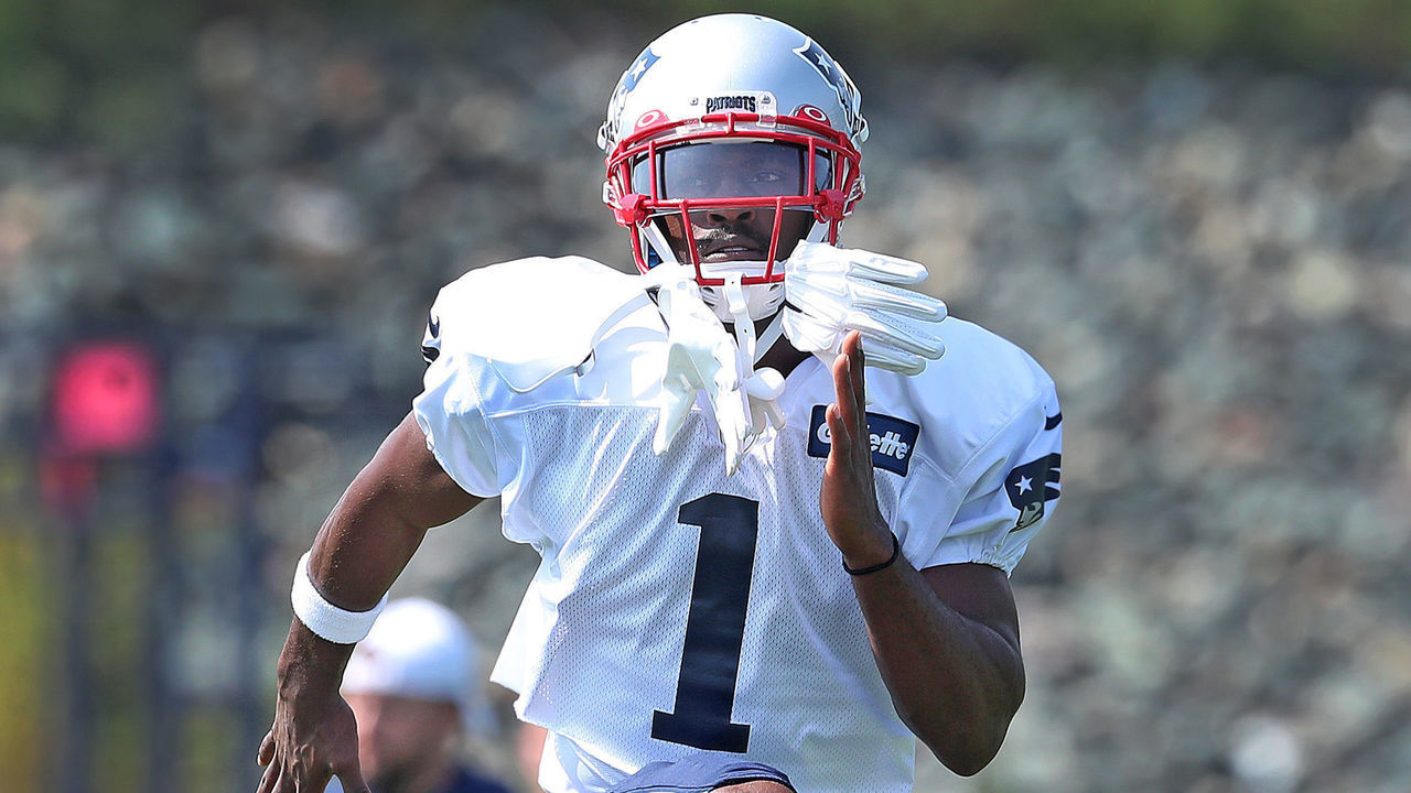 FOXBOROUGH, MA - SEPTEMBER 11: Newly-signed New England Patriots wide receiver Antonio Brown, wearing the number 1, makes his debut at New England Patriots practice at Gillette Stadium in Foxborough, MA on Sep. 11, 2019.