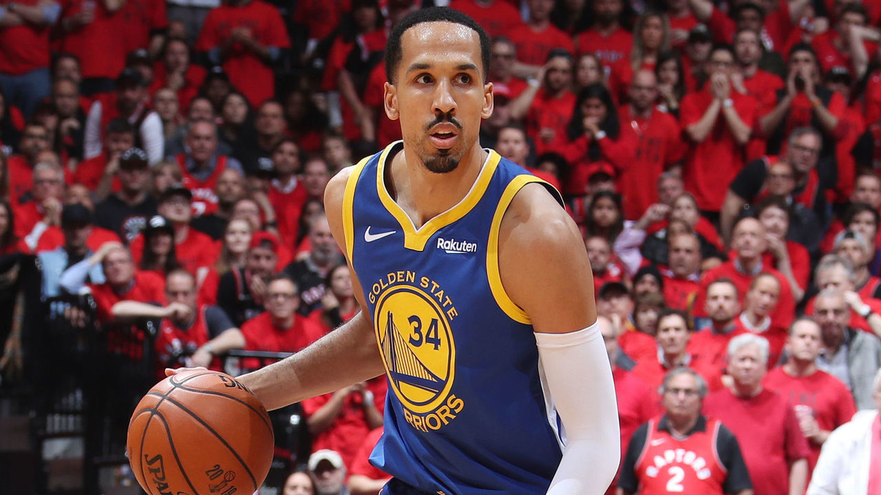 TORONTO, CANADA - JUNE 10: Shaun Livingston #34 of the Golden State Warriors handles the ball against the Toronto Raptors during Game Five of the NBA Finals on June 10, 2019 at Scotiabank Arena in Toronto, Ontario, Canada. NOTE TO USER: User expressly acknowledges and agrees that, by downloading and/or using this photograph, user is consenting to the terms and conditions of the Getty Images License Agreement. Mandatory Copyright Notice: Copyright 2019 NBAE