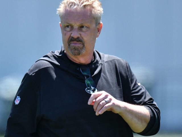FLORHAM PARK, NJ - JUNE 04: Defensive Coordinator Gregg Williams of the New York Jets coaching drills during mandatory minicamp at The Atlantic Health Jets Training Center on June 4, 2019 in Florham Park, New Jersey.