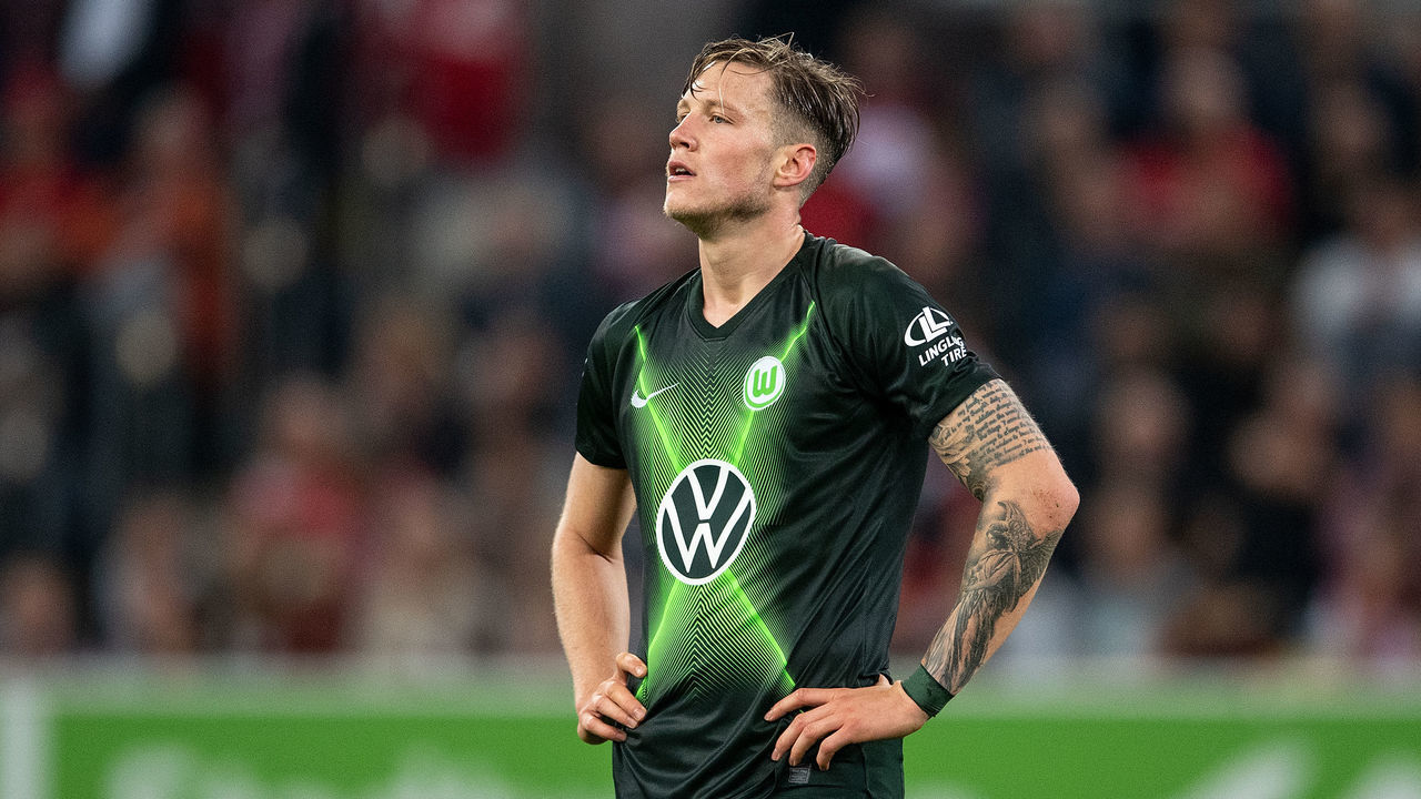 13 September 2019, North Rhine-Westphalia, Duesseldorf: Soccer: Bundesliga, Fortuna Düsseldorf - VfL Wolfsburg, Matchday 4. Wolfsburg's Wout Weghorst reacts during the game. Photo: Marius Becker/dpa - IMPORTANT NOTE: In accordance with the requirements of the DFL Deutsche Fußball Liga or the DFB Deutscher Fußball-Bund, it is prohibited to use or have used photographs taken in the stadium and/or the match in the form of sequence images and/or video-like photo sequences.