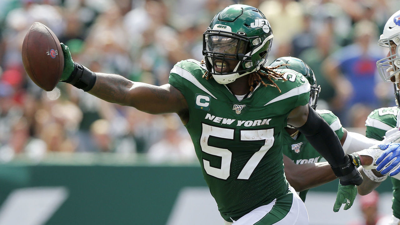 EAST RUTHERFORD, NEW JERSEY - SEPTEMBER 08: (NEW YORK DAILIES OUT) C.J. Mosley #57 of the New York Jets fumble recovery against the Buffalo Bills at MetLife Stadium on September 08, 2019 in East Rutherford, New Jersey. The Bills defeated the Jets 17-16.