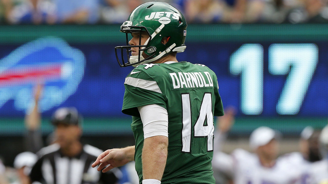 EAST RUTHERFORD, NEW JERSEY - SEPTEMBER 08: (NEW YORK DAILIES OUT) Sam Darnold #14 of the New York Jets in action against the Buffalo Bills at MetLife Stadium on September 08, 2019 in East Rutherford, New Jersey. The Bills defeated the Jets 17-16.