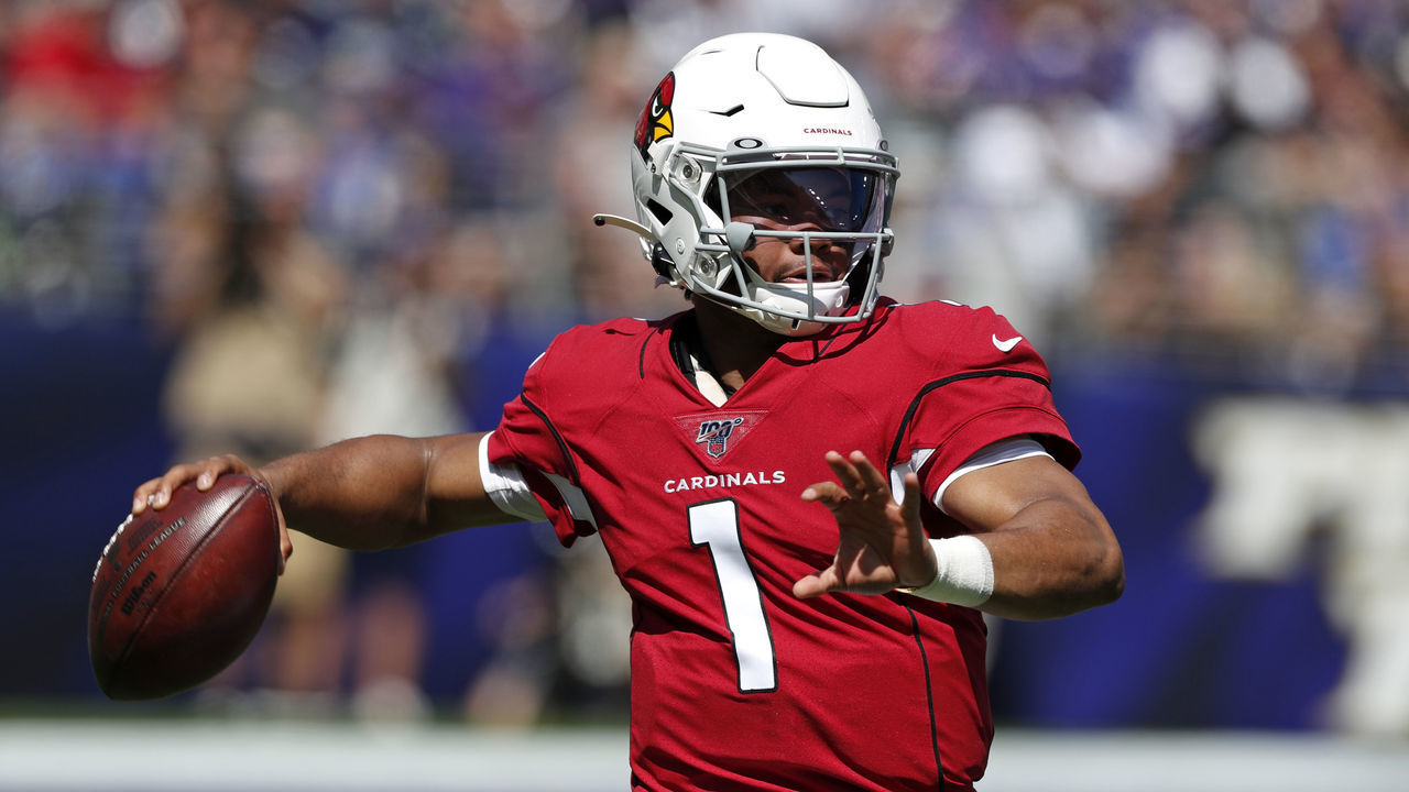 BALTIMORE, MARYLAND - SEPTEMBER 15: Quarterback Kyler Murray #1 of the Arizona Cardinals throws the ball against the Baltimore Ravens during the first half at M&T Bank Stadium on September 15, 2019 in Baltimore, Maryland.