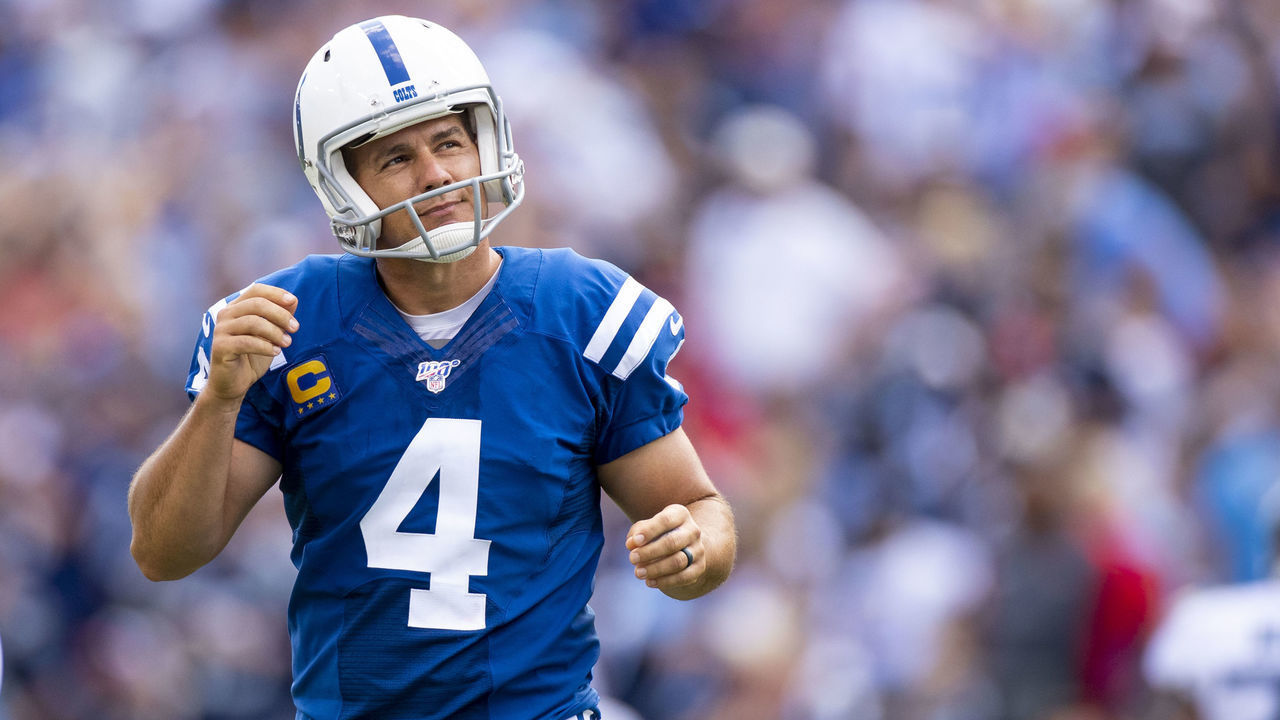 NASHVILLE, TN - SEPTEMBER 15: Adam Vinatieri #4 of the Indianapolis Colts reacts to hitting the right upright and missing a point after try during the fourth quarter against the Tennessee Titans at Nissan Stadium on September 15, 2019 in Nashville, Tennessee. Indianapolis defeats Tennessee 19-17.