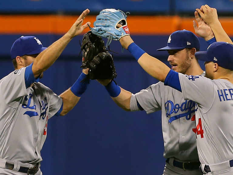 Dodgers damage Mets' playoff chances with comeback win