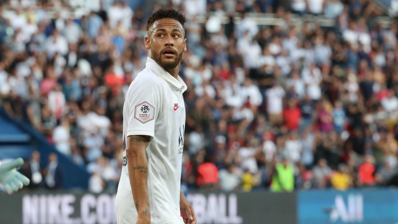 PARIS, FRANCE - SEPTEMBER 14: Neymar Jr #10 of Paris Saint-Germain celebrate his goal during the Ligue 1 match between Paris Saint-Germain and RC Strasbourg at Parc des Princes on September 14, 2019 in Paris, France.