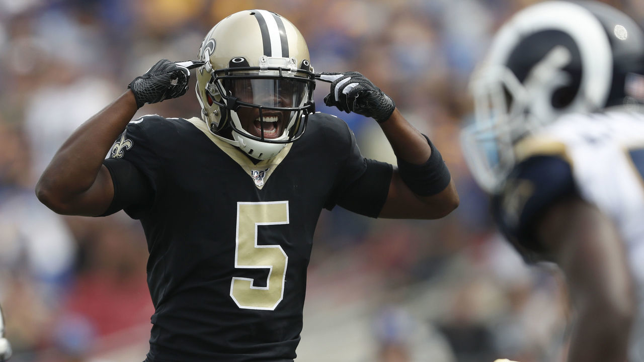 LOS ANGELES, CALIFORNIA - SEPTEMBER 15: Teddy Bridgewater #5 of the New Orleans Saints calls a play during the first half against the Los Angeles Rams in the game at Los Angeles Memorial Coliseum on September 15, 2019 in Los Angeles, California.
