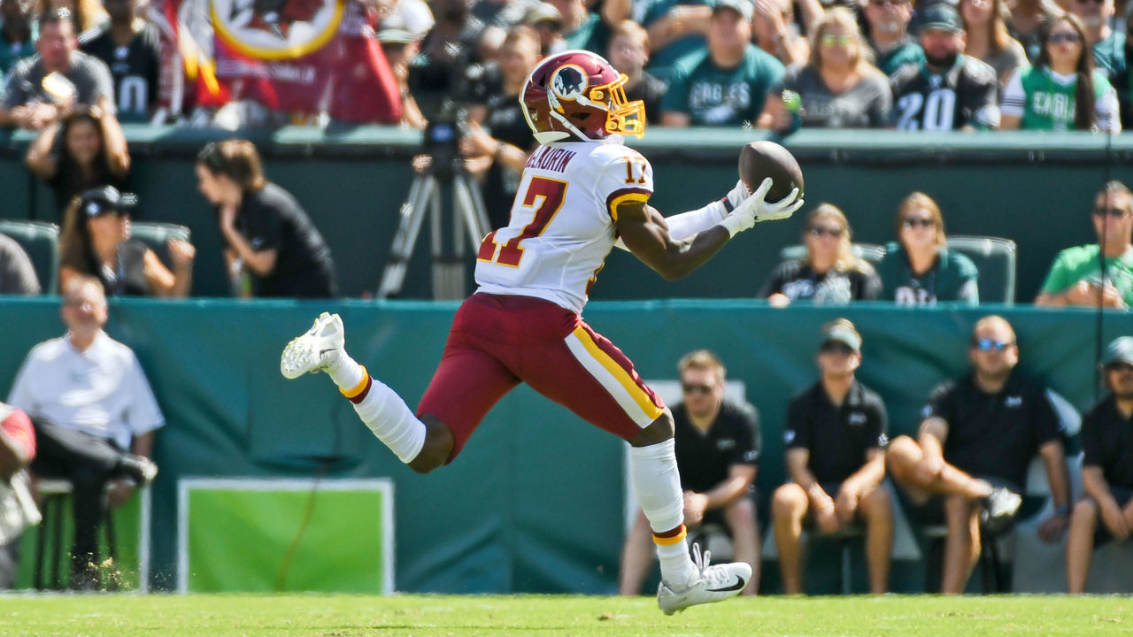 PHILADELPHIA, PA - SEPTEMBER 08: Washington Redskins Wide Receiver Terry McLaurin (17) catches a touchdown pass during the game between the Washington Redskins and the Philadelphia Eagles on September 8, 2019 at Lincoln Financial Field in Philadelphia, PA.
