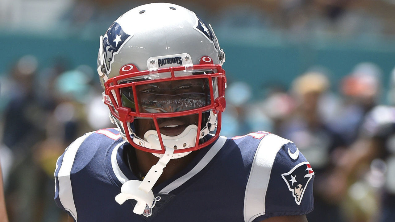 MIAMI, FL - SEPTEMBER 15: Antonio Brown #17 of the New England Patriots during warmups before the start of the game against the Miami Dolphins at Hard Rock Stadium on September 15, 2019 in Miami, Florida.