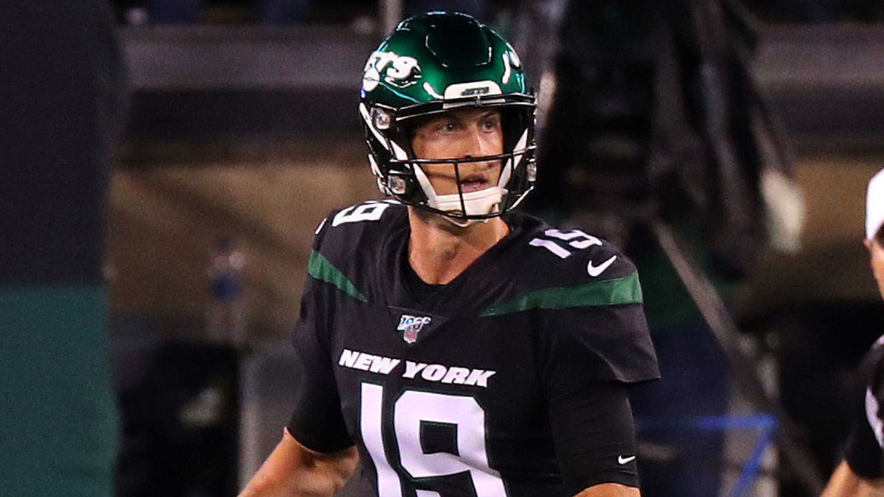 EAST RUTHERFORD, NEW JERSEY - SEPTEMBER 16: Trevor Siemian #19 of the New York Jets looks to pass in the first quarter against the Cleveland Browns at MetLife Stadium on September 16, 2019 in East Rutherford, New Jersey.