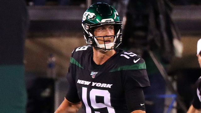 EAST RUTHERFORD, NEW JERSEY - SEPTEMBER 16: Trevor Siemian #19 of the New York Jets looks to pass in the first quarter against the Cleveland Browns at MetLife Stadium on September 16, 2019 in East Rutherford, New Jersey.