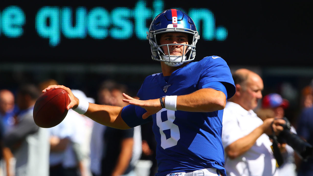 EAST RUTHERFORD, NJ - SEPTEMBER 15: New York Giants quarterback Daniel Jones (8) on the field prior to the National Football League game between the New York Giants and Buffalo Bills on September 15, 2019 at MetLife Stadium in East Rutherford, NJ.