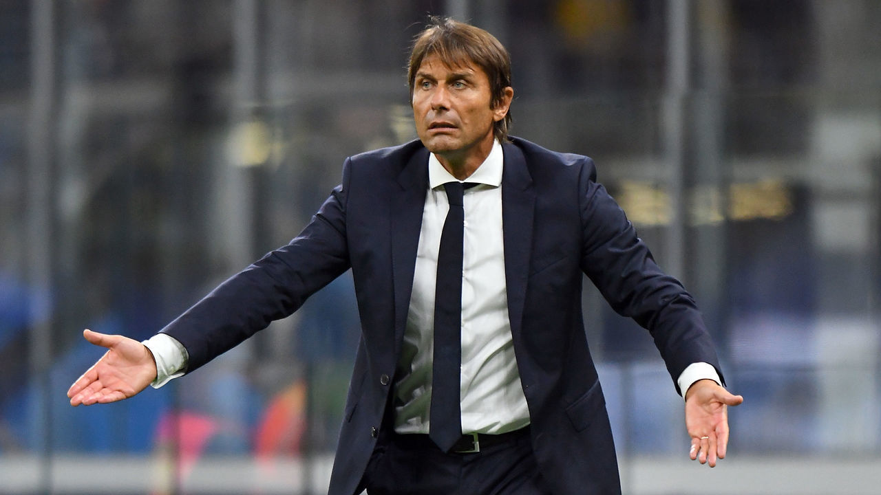 MILAN, ITALY - SEPTEMBER 17: Antonio Conte head coach of FC Internazionale issues instructions to his players during the UEFA Champions League group F match between FC Internazionale and Slavia Praha at Giuseppe Meazza Stadium on September 17, 2019 in Milan, Italy.