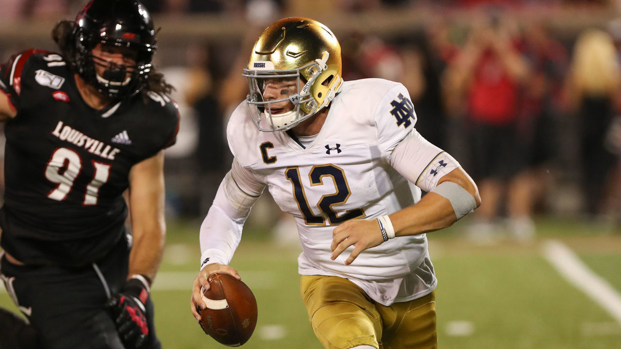 LOUISVILLE, KY - SEPTEMBER 02: Notre Dame Fighting Irish quarterback Ian Book (12) looks to pass during the game against the Notre Dame Fighting Irish and the Louisville Cardinals on September 2nd 2019, at Cardinal Stadium in Louisville, KY.