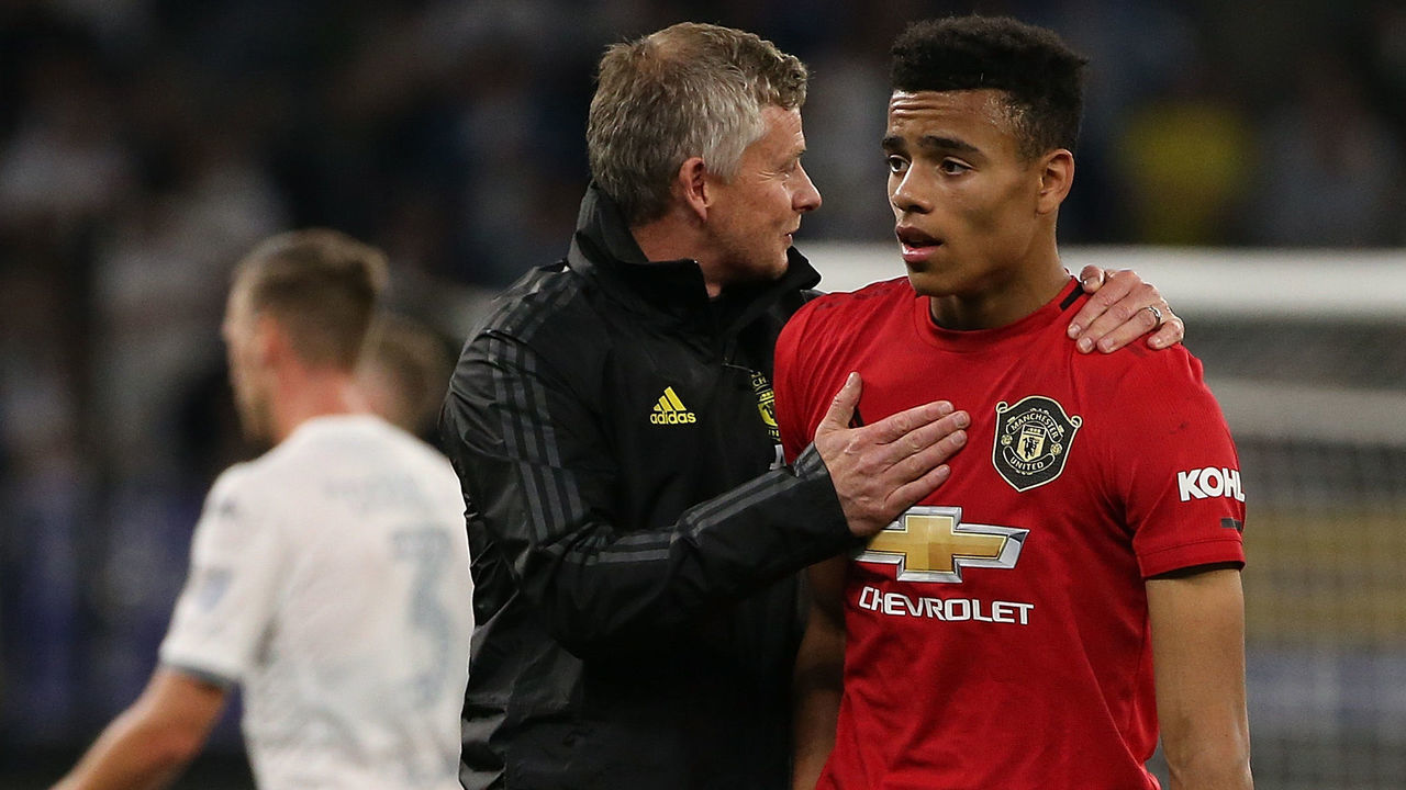 PERTH, AUSTRALIA - JULY 17: Ole Gunnar Solskjaer manager of Manchester United talks with Mason Greenwood as players walk from the field at half time during a pre-season friendly match between Manchester United and Leeds United at Optus Stadium on July 17, 2019 in Perth, Australia.