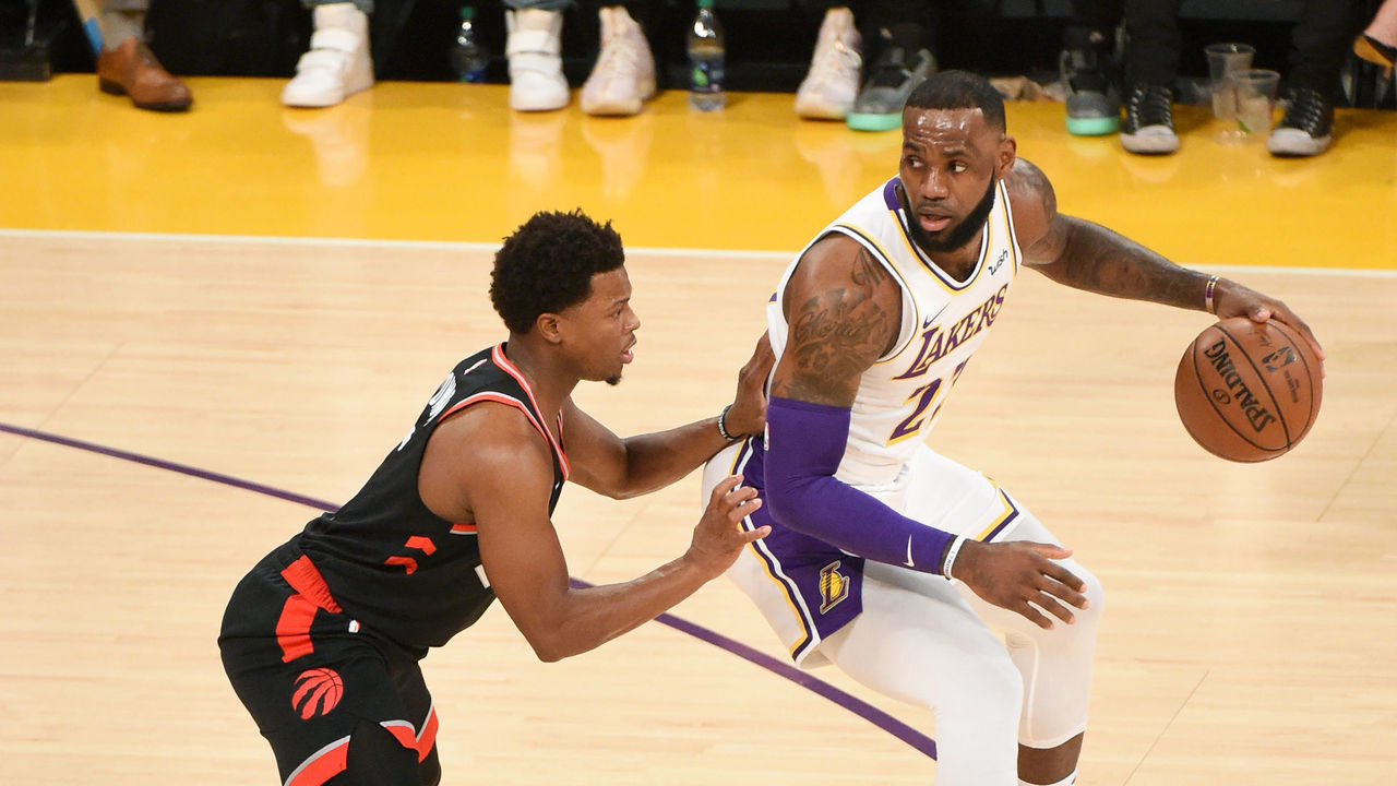 LOS ANGELES, CA - NOVEMBER 4: Kyle Lowry #7 of the Toronto Raptors defends LeBron James #23 of the Los Angeles Lakers on November 4, 2018 at STAPLES Center in Los Angeles, California. NOTE TO USER: User expressly acknowledges and agrees that, by downloading and/or using this photograph, user is consenting to the terms and conditions of the Getty Images License Agreement. Mandatory Copyright Notice: Copyright 2018 NBAE