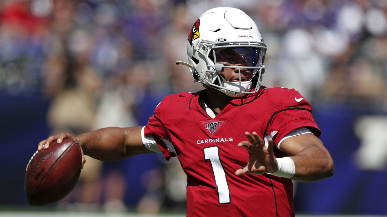 BALTIMORE, MARYLAND - SEPTEMBER 15: Quarterback Kyler Murray #1 of the Arizona Cardinals throws the ball against the Baltimore Ravens during the first half at M&T Bank Stadium on September 15, 2019 in Baltimore, Maryland.