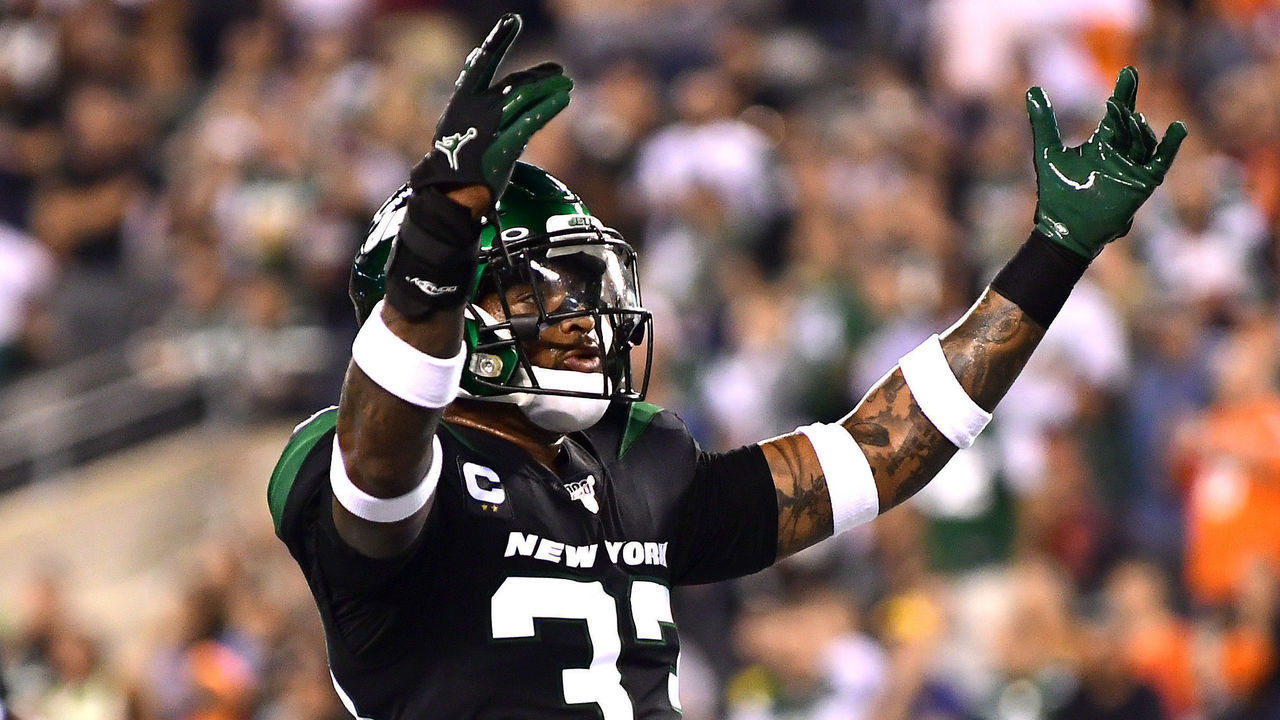 EAST RUTHERFORD, NEW JERSEY - SEPTEMBER 16: Jamal Adams #33 of the New York Jets urges the crowd to cheer during their game against the Cleveland Browns at MetLife Stadium on September 16, 2019 in East Rutherford, New Jersey.