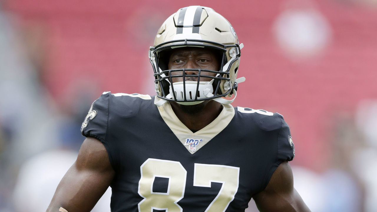 LOS ANGELES, CA - SEPTEMBER 15: New Orleans Saints tight end Jared Cook (87) warms up before the game between the Los Angeles Rams and New Orleans Saints on September 15, 2019 at the Los Angeles Memorial Coliseum in Los Angeles, CA.