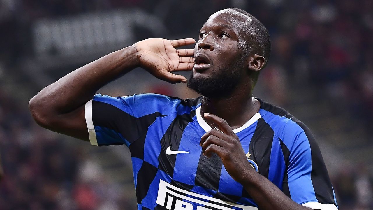 Inter Milan's Belgian forward Romelu Lukaku celebrates after scoring during the Italian Serie A football match AC Milan vs Inter Milan on September 21, 2019 at the San Siro stadium in Milan.