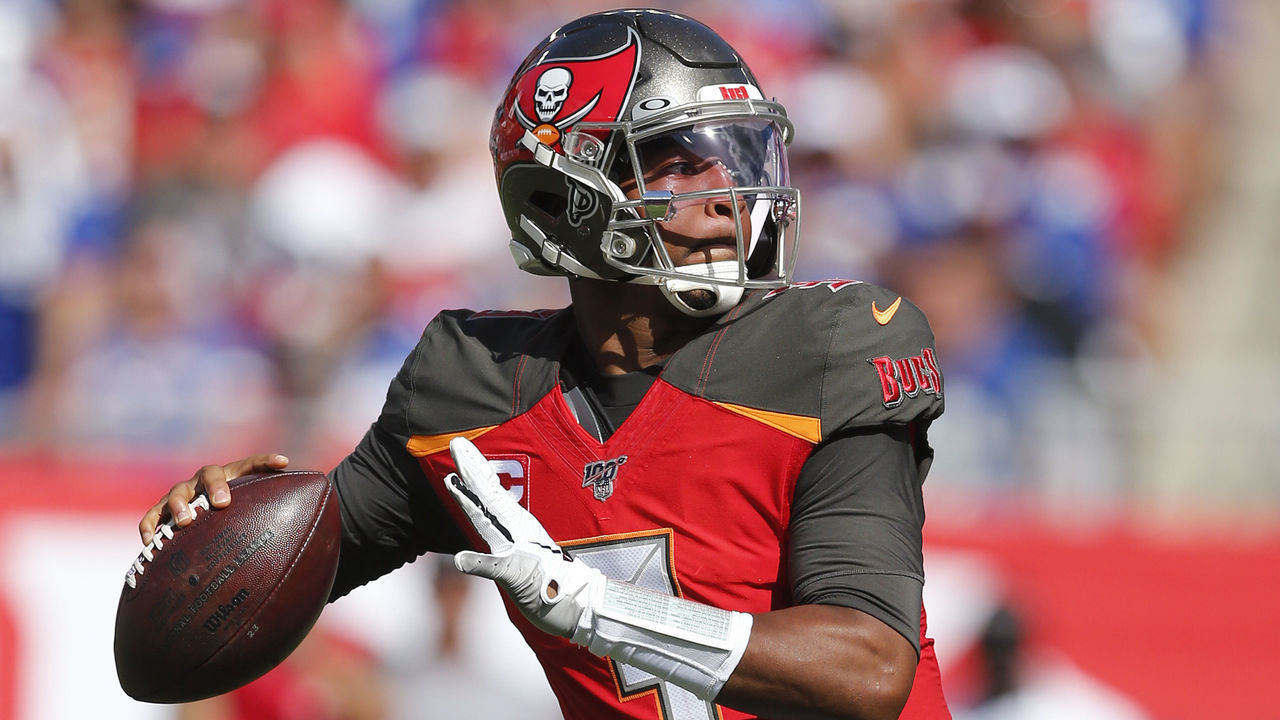 TAMPA, FLORIDA - SEPTEMBER 22: Quarterback Jameis Winston #3 of the Tampa Bay Buccaneers throws a pass in the first quarter during the game against the New York Giants at Raymond James Stadium on September 22, 2019 in Tampa, Florida.
