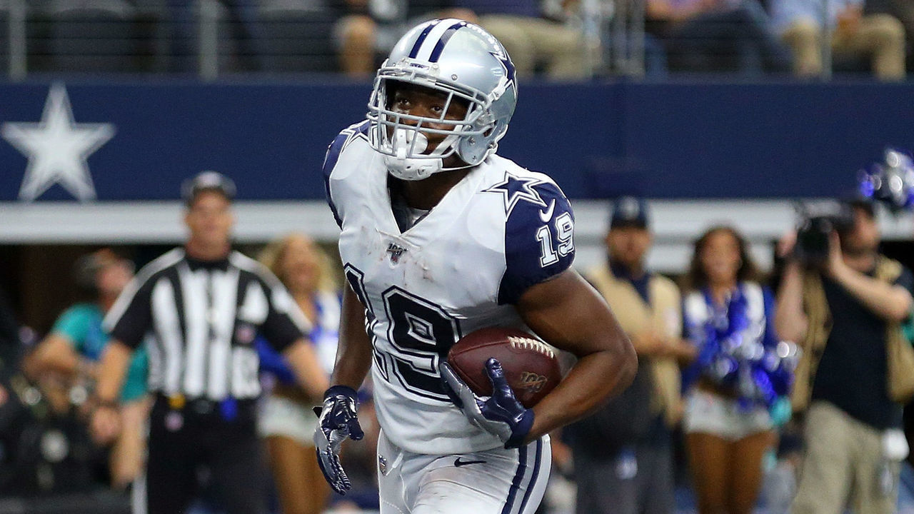 ARLINGTON, TEXAS - SEPTEMBER 22: Amari Cooper #19 of the Dallas Cowboys scores a touchdown in the third quarter against the Miami Dolphins at AT&T Stadium on September 22, 2019 in Arlington, Texas.