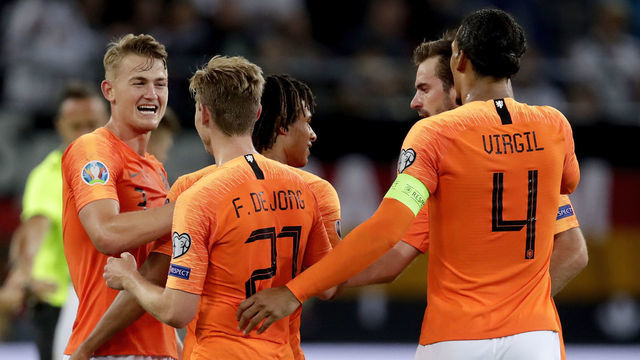 HAMBURG, GERMANY - SEPTEMBER 6: Matthijs de Ligt of Holland, Frenkie de Jong of Holland, Nathan Ake of Holland, Davy Propper of Holland, Virgil van Dijk of Holland celebrates the victory during the EURO Qualifier match between Germany v Holland at the Volkspark Stadium on September 6, 2019 in Hamburg Germany