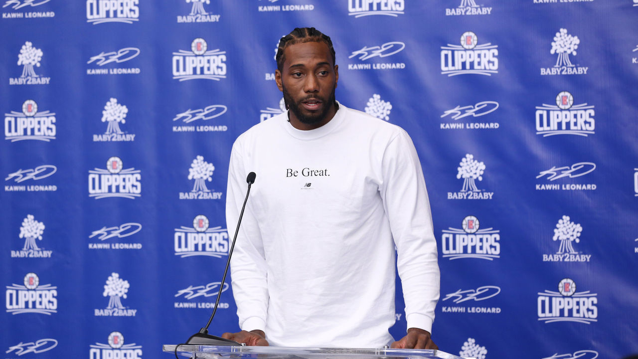 LOS ANGELES, CALIFORNIA - AUGUST 20: L.A. Clippers Forward Kawhi Leonard celebrates donation of One Million backpacks from Baby2Baby, Kawhi Leonard and the L.A. Clippers to students across Los Angeles at 107th Street Elementary on August 20, 2019 in Los Angeles, California.