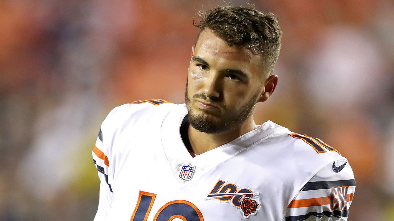 LANDOVER, MARYLAND - SEPTEMBER 23: Mitchell Trubisky #10 of the Chicago Bears warms up prior to the game against the Washington Redskins at FedExField on September 23, 2019 in Landover, Maryland.