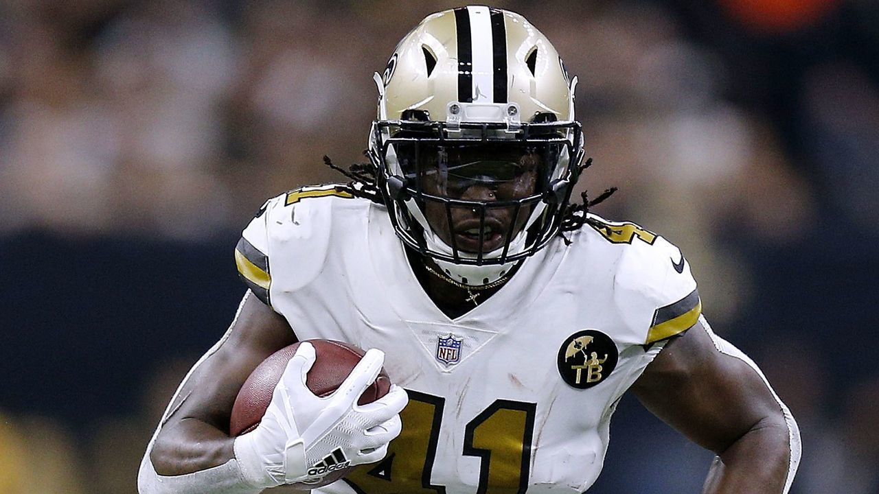 NEW ORLEANS, LA - NOVEMBER 18: Alvin Kamara #41 of the New Orleans Saints runs with the ball during a game against the Philadelphia Eagles at the Mercedes-Benz Superdome on November 18, 2018 in New Orleans, Louisiana.