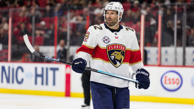 OTTAWA, ON - MARCH 28: Florida Panthers Left Wing Troy Brouwer (22) waits for a face-off during third period National Hockey League action between the Florida Panthers and Ottawa Senators on March 28, 2019, at Canadian Tire Centre in Ottawa, ON, Canada.