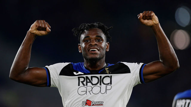 ROME, ITALY - SEPTEMBER 25: Duvan Zapata of Atalanta BC celebrates after scoring the opening goal during the Serie A match between AS Roma and Atalanta BC at Stadio Olimpico on September 25, 2019 in Rome, Italy.