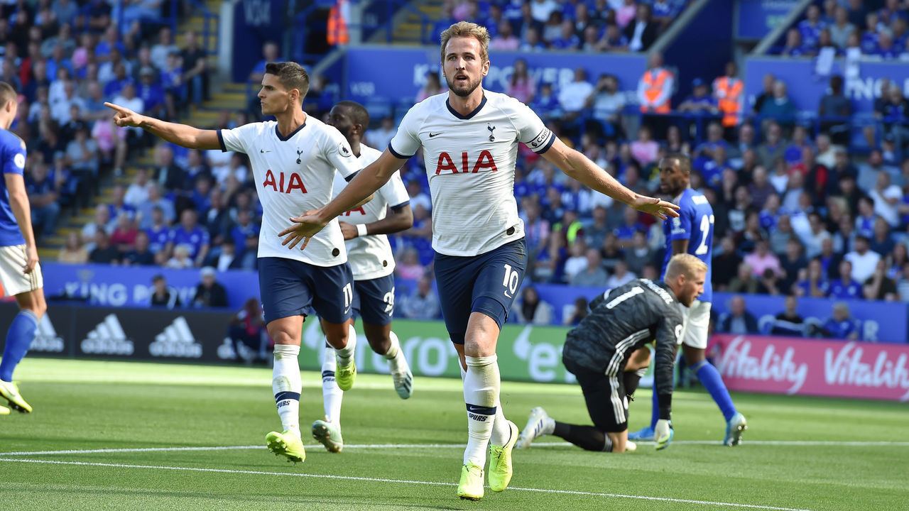 LEICESTER, ENGLAND - SEPTEMBER 21 : Harry Kane of Tottenham Hotspur celebrates after putting his team 1-0 ahead during the Premier League match between Leicester City and Tottenham Hotspur at The King Power Stadium on September 21st 2019 in Leicester, United Kingdom