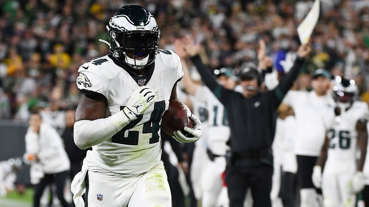 GREEN BAY, WISCONSIN - SEPTEMBER 26: Jordan Howard #24 of the Philadelphia Eagles runs for a touchdown during the third quarter against the Green Bay Packers at Lambeau Field on September 26, 2019 in Green Bay, Wisconsin.